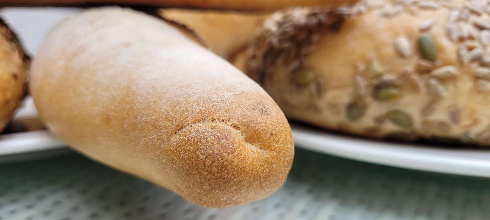 Radisson Blu Hotel, Грейтър Нойда Екстериор снимка A bread roll
