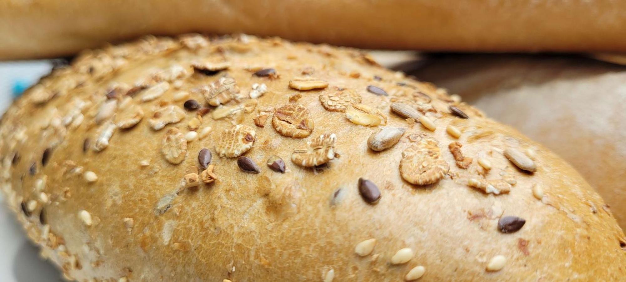 Radisson Blu Hotel, Грейтър Нойда Екстериор снимка Sesame seeds on bread