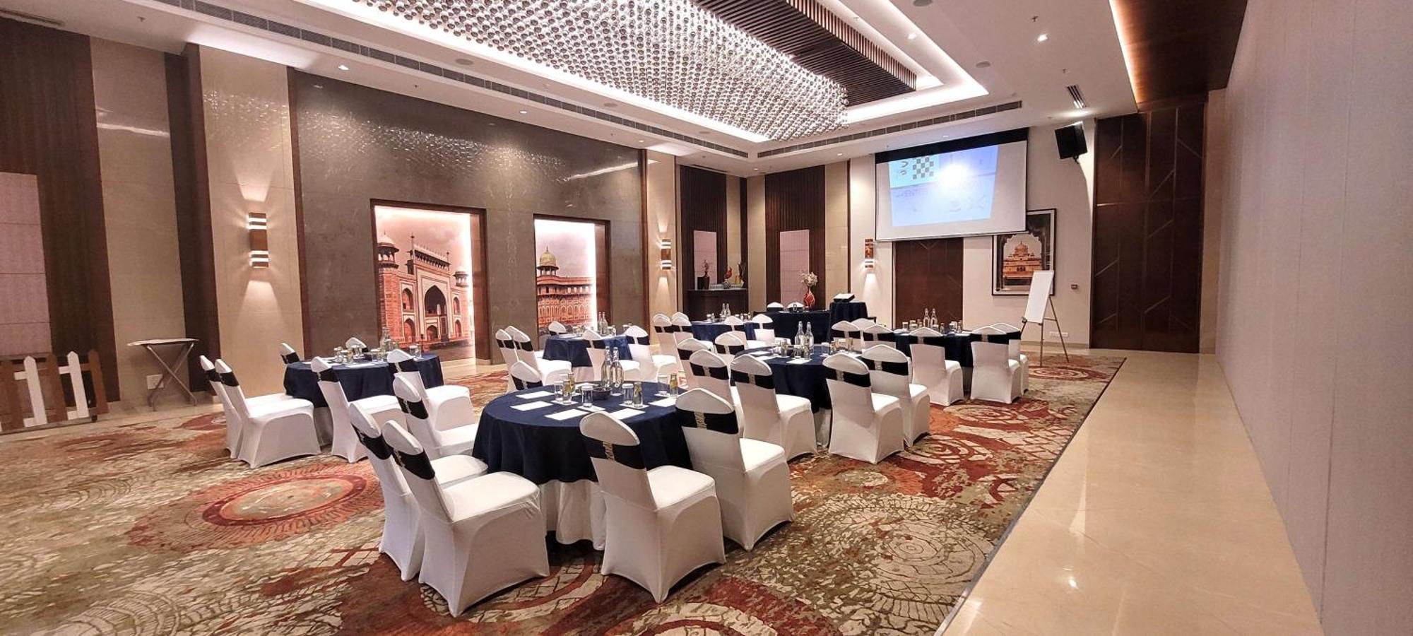 Radisson Blu Hotel, Грейтър Нойда Екстериор снимка The Taj Mahal Palace, Mumbai