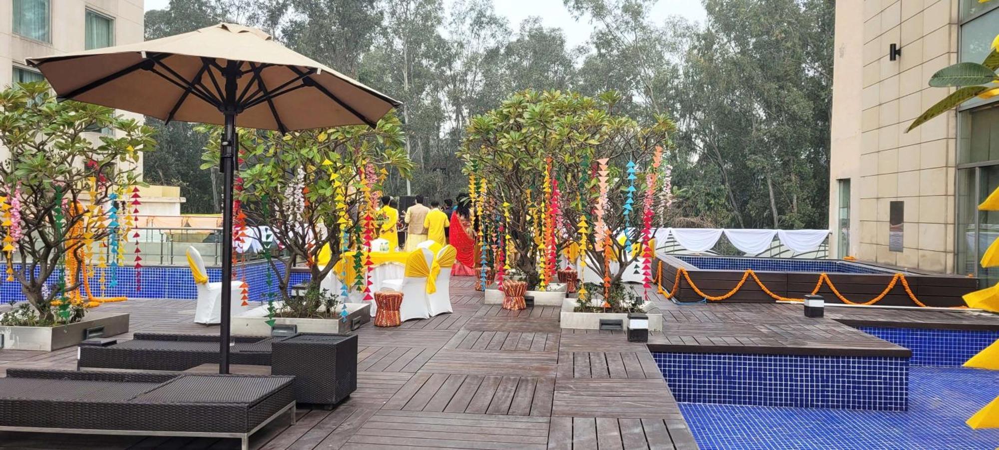 Radisson Blu Hotel, Грейтър Нойда Екстериор снимка A wedding in India