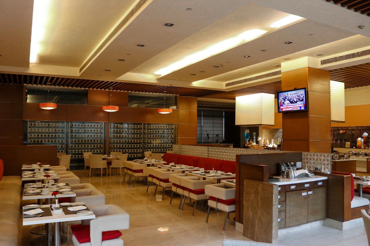 Radisson Blu Hotel, Грейтър Нойда Екстериор снимка The interior of a typical buffet restaurant