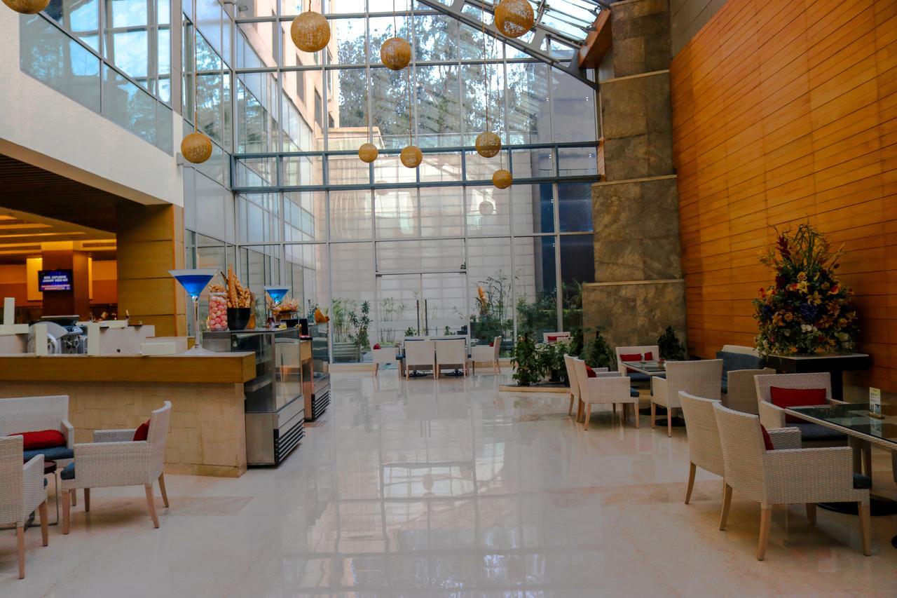 Radisson Blu Hotel, Грейтър Нойда Екстериор снимка The interior of the airport