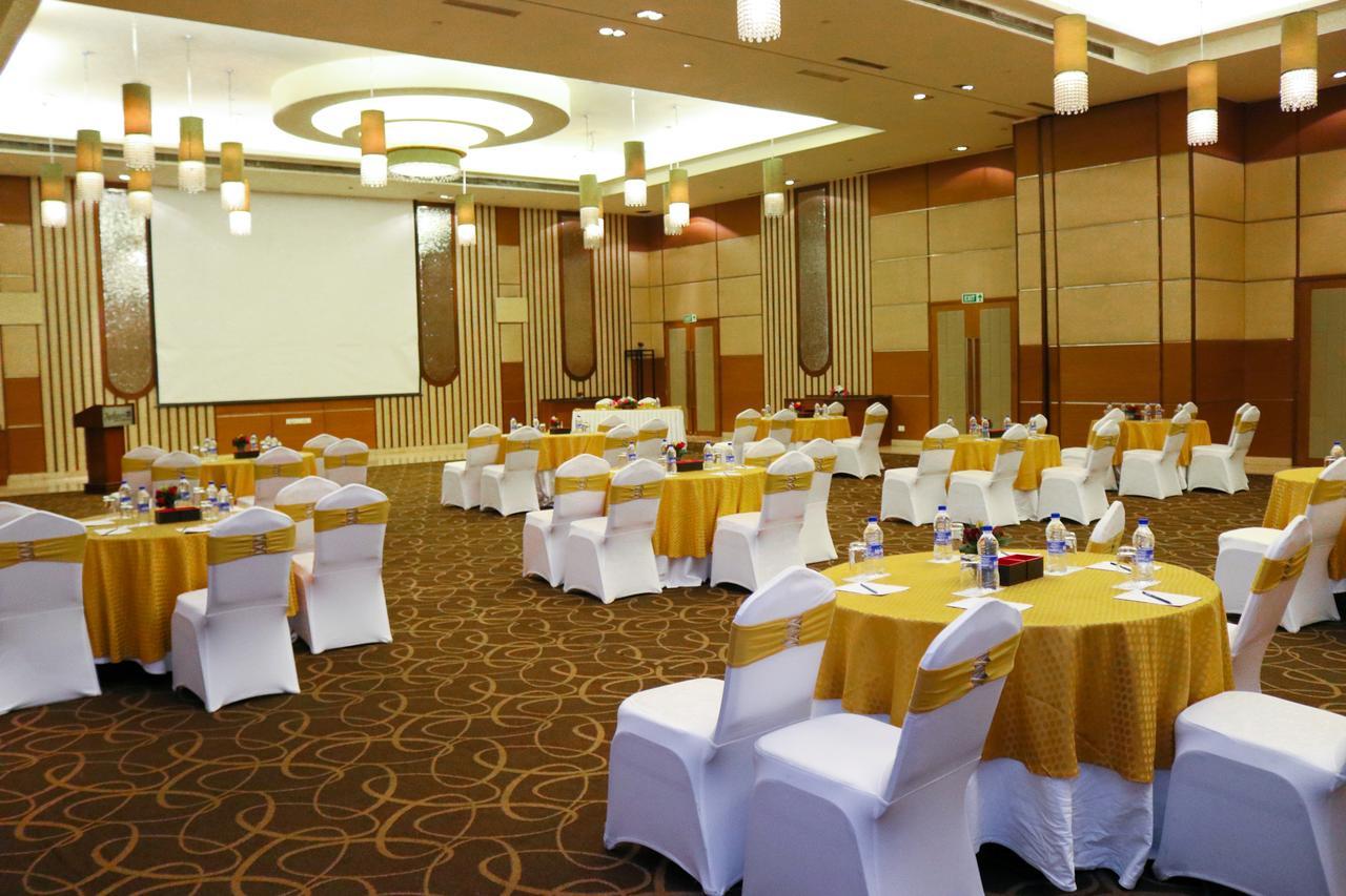 Radisson Blu Hotel, Грейтър Нойда Екстериор снимка A typical conference room