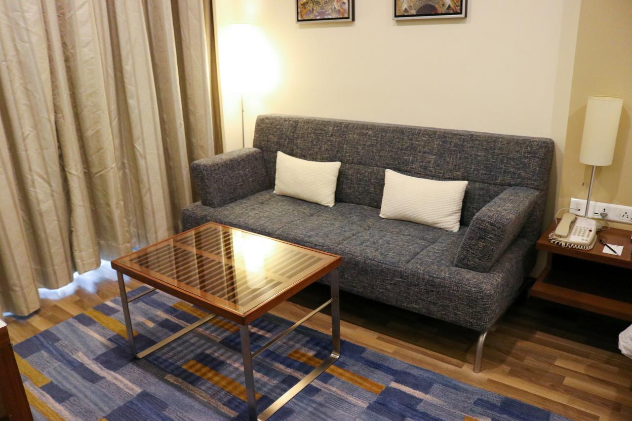 Radisson Blu Hotel, Грейтър Нойда Екстериор снимка A sofa